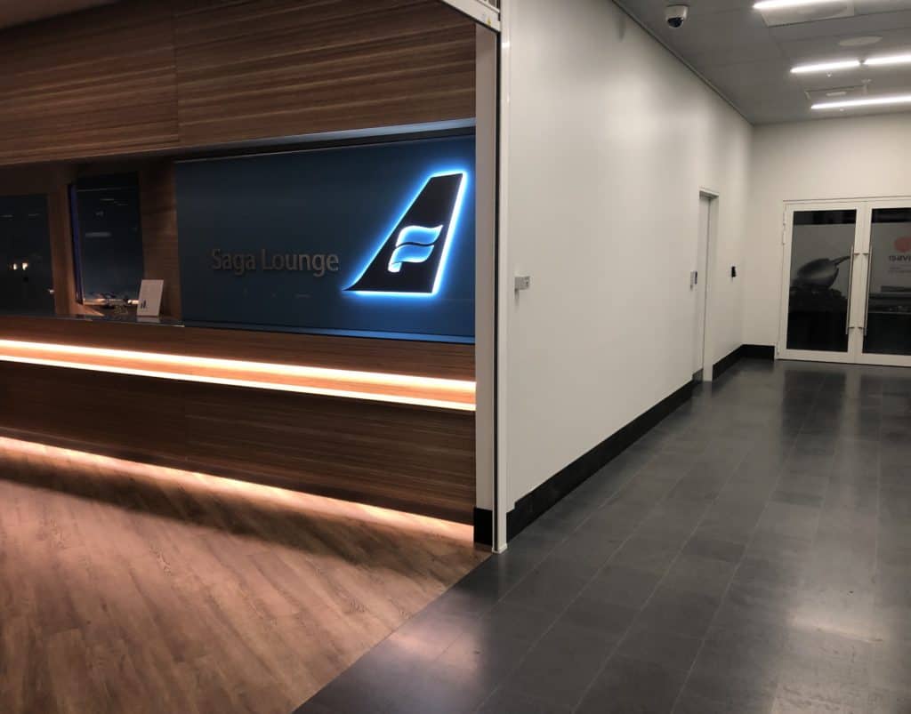 Icelandair Saga Lounge w Keflavik dla pasażerów klasy biznes