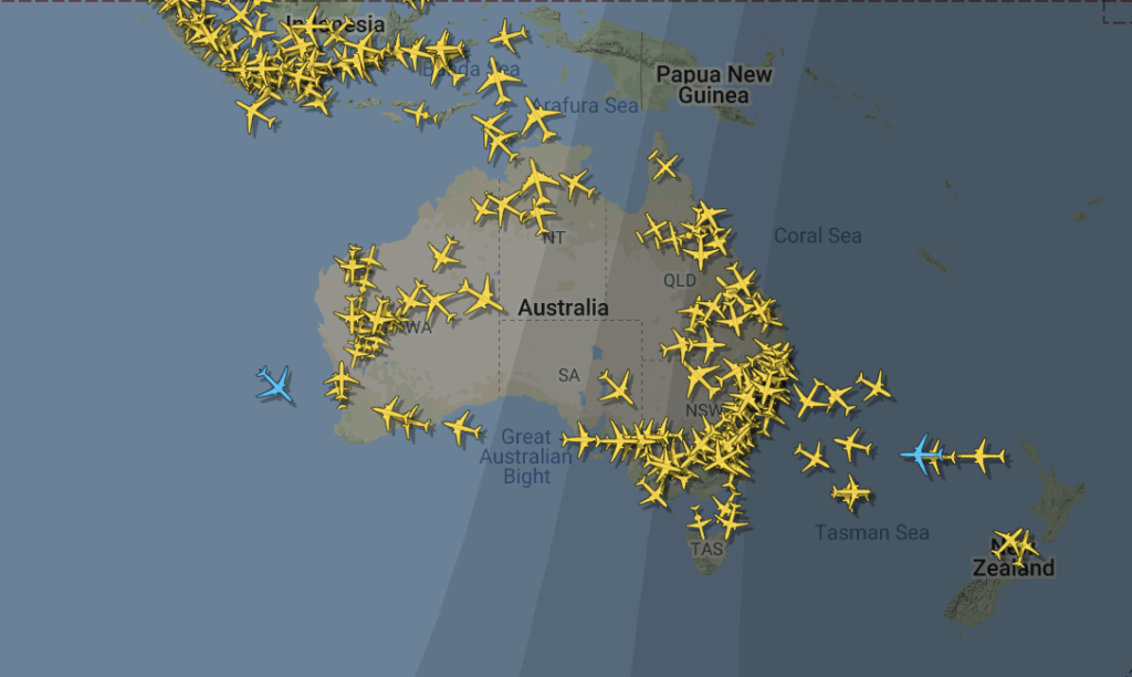 https://www.flightradar24.com/-23.25,139.5/4