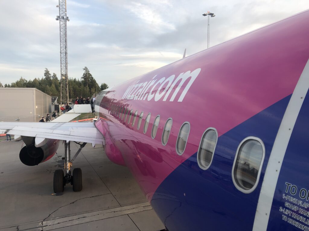 Samolot linii Wizz Air na lotnisku Sztokholm Skavsta
