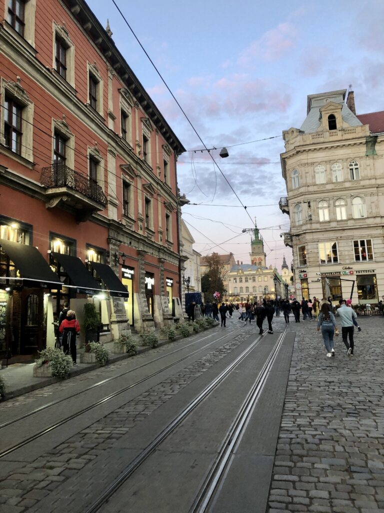Lwów, Ukraina. Miasto cieszy się sporą popularnością wśród polskich turystów. 