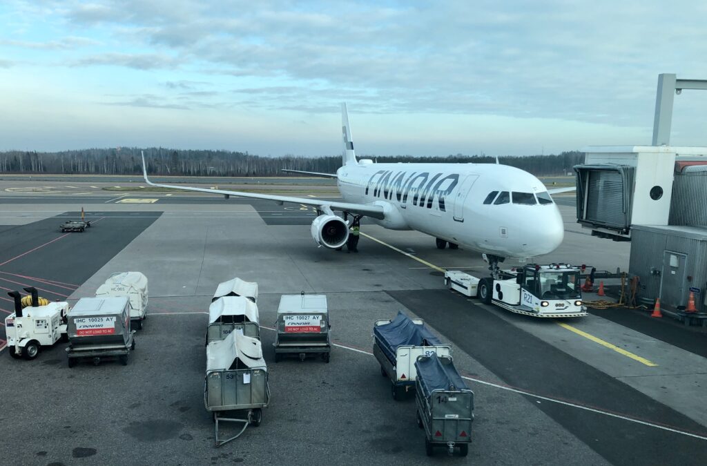 Samolot linii Finnair na lotnisku Helsinki-Vantaa
