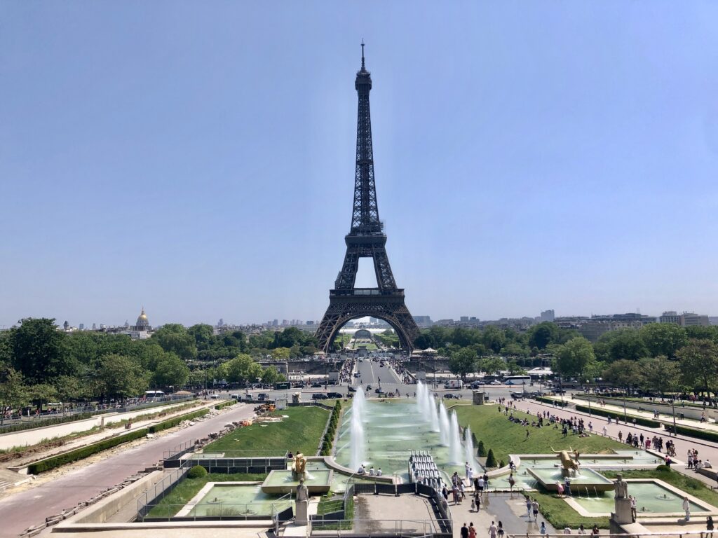 Wieża Eiffla, czyli bez wątpienia symbol Paryża. Cieżko być w Paryżu i jej nie zobaczyć. 