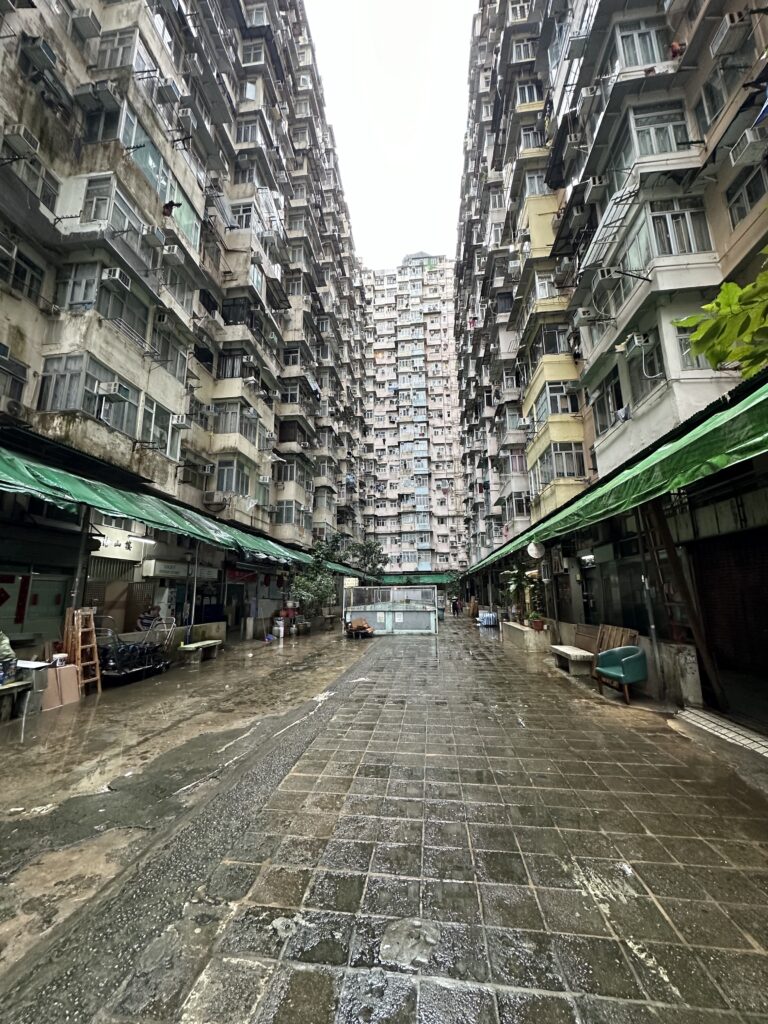 Monster Building w Hong Kongu.